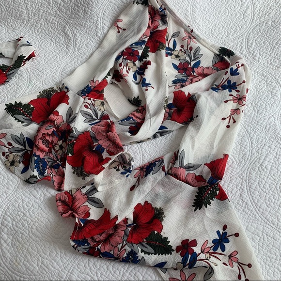 Floral Bell Cap Wrap Around Top - Picture 9 of 12